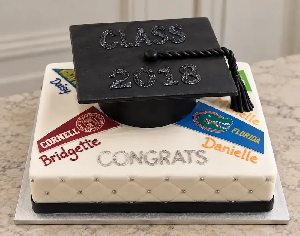 Graduation #14: Square cake with a pennant and a name for each graduate