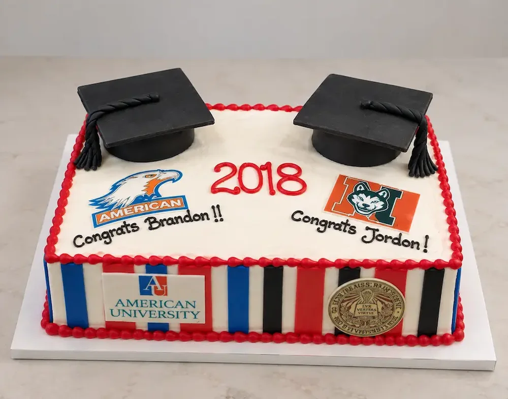 Graduation #15: Sheet cake with crests, caps and a message for each graduate