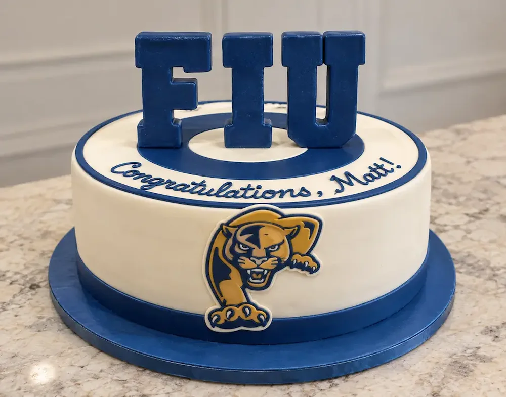 Graduation #21: Sculpted letters with the mascot and a personal message