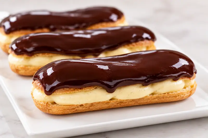 Chocolate eclair